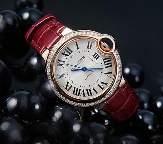 Popular reproduction watches show attractive red gold.