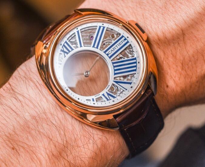 Decent knock-off watches are matched with leather straps.