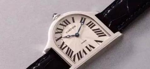 Luxury reproduction watches show magic modeling.