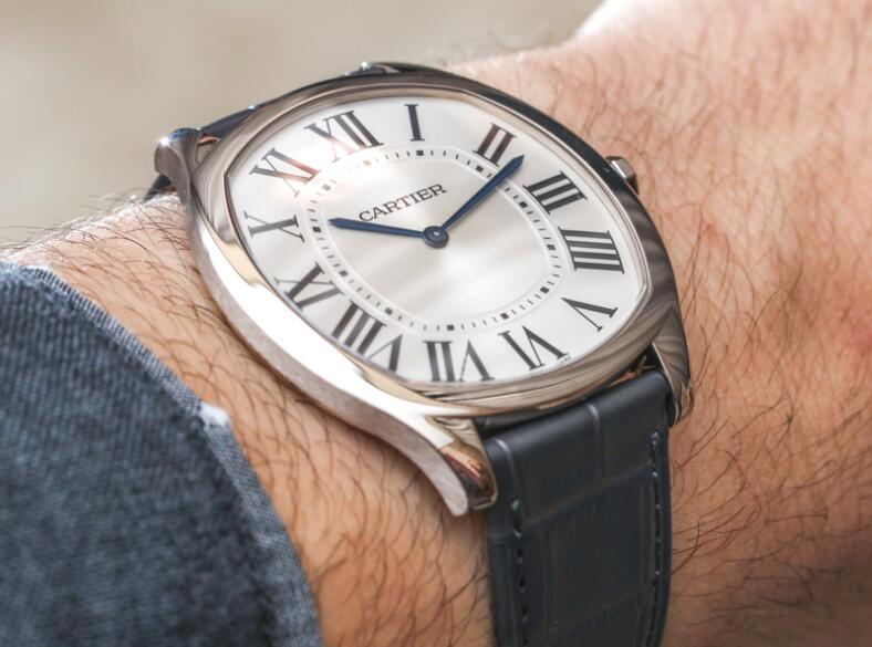 Swiss-made imitation watches are concise and elegant.