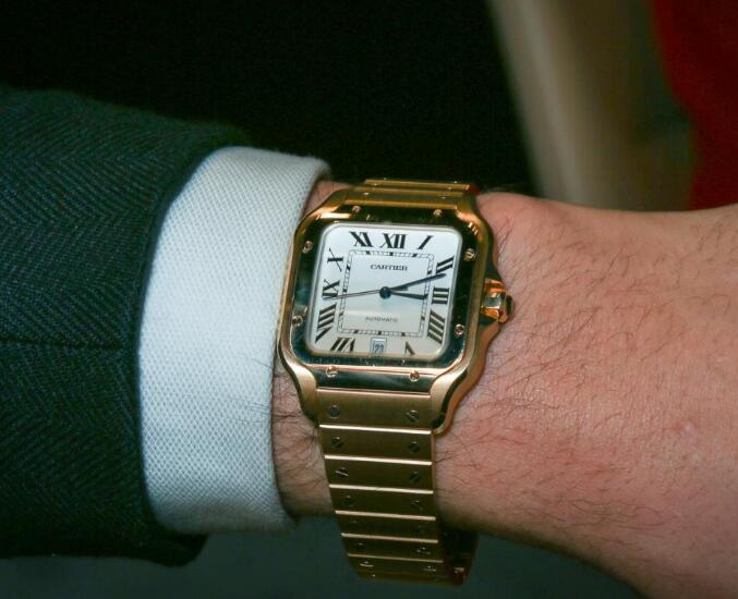 Swiss duplication watches sales are fashionable decorations.