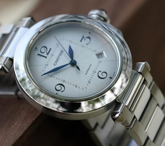 The Pasha de Cartier replica watches are favored by both men and women.